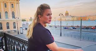 Neuzheli Roman V Seti Obsuzhdayut Poceluj Anny Semenovich I Dmitriya Gubernieva Novosti Russkogo Radio Moskva 105 7