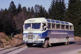 alter ikarus reisebus 311 hier zu zeiten der ddr im harz am bu der harzer schmalspur bahn von drei oldtimer bus ikarus reisebus