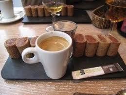 A La Creperie Le Breizh Cafe A Paris Un Cafe Entre La Bretagne Et L Afrique Alimentation Cafe Gourmand Cafe De Paris
