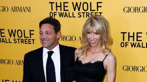 Based on the true story of jordan belfort, the wolf of wall street is an american biographical black comedy that shows us the fault in our existence. Kriminelle Karrieren Jordan Belfort Der Wolf Of Wall Street Zdfmediathek