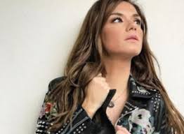 Εικόνες από το μοντέρνο σπίτι του ζευγαριού. H Basw Laskarakh Ekopse Ta Mallia Ths Deite To Neo Look Xorisoria News