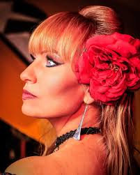 Meet Dallas's style bloggers, Cathy Terrell Williamson  {http://www.the-middlepage.com} & Lauren Murphy {http://lomurphy.com}  TOMORROW at Bachendorf's with custom illustrations by Betchy Sketch! More  info: https://www.facebook.com/events/109949569522883/