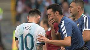 Messi es un jugador que, mientras lo podamos disfrutar, sería bueno que todo el mundo sepa valorarlo, porque como él no habrá más ninguno, ha destacado scaloni, exjugador del mallorca y. Messi Criticises Copa America Pitches They Re All Very Bad It S Hard To Play On Them Marca In English