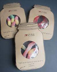 Detalles de boda hechos a mano. 12 Detalles Para Bodas Hechos A Mano Sencillisimos Invitaciones De Dulces Manualidades Detalles De Boda Hechos A Mano