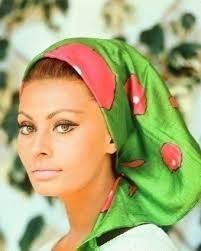 маска для лица из желатина и молока от черных точек Maska Dlya Lica Ot Sofi Loren Zhelatin Glicerin Myod Slivki Sofi Loren Krasivye Zhenshiny Krasota