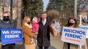 Podkreślił, że rozszerzenie obrony koniecznej było zawsze na sztandarach prawa i. Warchol Rozdaje Babeczki W Rzeszowie Znowu Bez Maski Wczesniej Szef Mswia Zapowiedzial Stanowcze Dzialania Polityka Wiadomosci Gazeta Pl