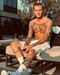 Sophia thomalla fue vista muy romántica junto al arquero alemán loris karius, recordado por sus errores. 150 M Loris Karius Ideas In 2021 European Soccer Players Loris Long Hair Styles Men