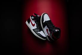 Air Jordan 1 Retro High Og Red Black And White Air Jordan 1 Retro High Og Gym Red 555088 061 2019 In 2020 Air Jordans Jordan 1 Retro High Shoes Wallpaper