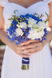 Calla, rose, hortensia, freesia, gentiane. 27 Idees De Bouquets Bleus Bouquet Bleu Bouquet Mariee Bouquet