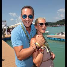 Oh wow also ist der strache nicht nur ein homophober, ausländerfeindlicher rassist, sondern auch noch ein stalker. Strache Freundin Das Ist Andrea Eigner
