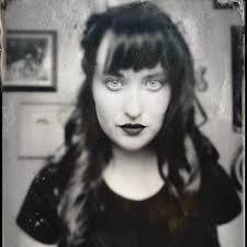 The Feminine Macabre Volume IV: A Woman's Journal of All Things Strange and  Unusual : Morton, Lisa, Woomer, Amanda R: Amazon.com.mx: Libros