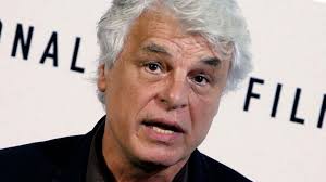 Michele placido (ascoli satriano, 19 maggio 1946) è un attore, regista e sceneggiatore italiano.a livello internazionale è conosciuto per il ruolo del commissario di polizia corrado cattani, interpretato nelle prime quattro stagioni della celebre serie televisiva la piovra. Michele Placido Chi E Eta Figli Moglie Biografia Dell Attore Protagonista De La Canzone Segreta