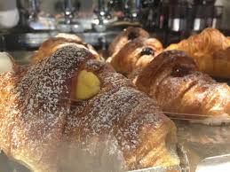 La notte insonne con la ragazza? I Migliori Cornetti Di Roma 15 Locali Da Provare Puntarella Rossa