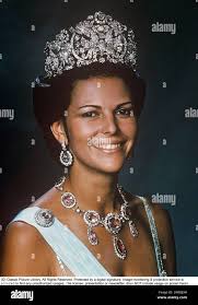 The queen's coronation necklace hi-res stock photography and images