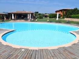 Vom strand aus sieht man die steile felsküste, die in richtung des südlich gelegenen bosa zeigt. Die 10 Besten Hotels In Der Nahe Von Strand Cala Brandinchi In Capo Coda Cavallo Italien