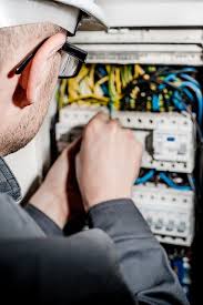 Suchergebnisse für ausbildung elektriker in wien. Wiener Elektriker Im 24 Stunden Notdienst Electrical Problems Electricity Electrician