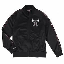 Finans henvender sig til travle mennesker, der søger indsigt og sammenhæng i. Chicago Bulls Mitchell Ness Track Jacke