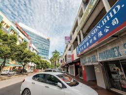 Ease hotel sdn bhd features a 24 hour front desk, room service, and a concierge, to help make your stay more enjoyable. Hotels Near Sri Latha Curry House In Kota Kinabalu 2021 Hotels Trip Com