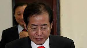 홍준표 무소속 의원이 지난 10일 오전 서울 여의도 국회 소통관에서 기자회견을 열고 국민의힘에 복당할 것을 밝히고 있다. í™ì¤€í'œ ëˆˆì¹ ë¬¸ì‹ ìœ¼ë¡œ ì´ë¯¸ì§€ ë³€ì‹  Sbs ë‰´ìŠ¤