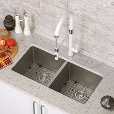 But choosing the best undermount kitchen sinks require knowing the things to look out for. Double Undermount Kitchen Sink 32 Inch X 18 Inch Bain Depot