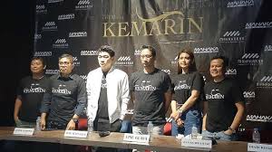 Dilihat dari lirik lagunya, 'untuk mencintaimu' berkisah tentang cara seorang . Chord Gitar Dan Lirik Lagu Ayah Seventeen Kunci Dari A Aku Hanya Memanggilmu Ayah Tribunnews Com Mobile