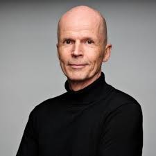 ❌ Absage, weil über 50 Jahre „Da fehlt uns der Hunger.“ ❌ Absage, weil  Mutter. „Kind krank = ständig Ausfall.“ ❌ Absage, weil kein Master.  „Bachelor? Das reicht uns nicht.“ ❌ Absage, weil 3 Jahre…