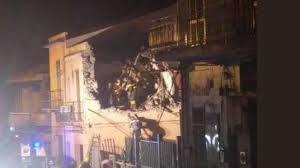 I no vax, le polemiche e le teorie del complotto. Etna Terremoto Di Magnitudo 4 8 A Catania Paura Nella Notte Crollano Case 10 Feriti Gente In Strada La Repubblica