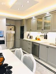 Mutfak led aydınlatma, şerit led, şerit led inceleme, mutfak için şerit led, şerit led, mutfak tezgahına şerit led uygulaması, mutfak. Bu Evin Istedigi Hem Ferahlik Hem De Her Renkten Bir Dokunus Ev Gezmesi