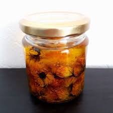 Macerat De Fleurs De Pissenlit Remedes Naturels Macerat Huileux Huile De Pissenlit