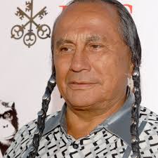 También puedes inspirate en nombres de caballos famosos, como caballos de películas, caballos históricos o los mejores caballos de carreras. 5 Actores Famosos Nativo Americano Y Una Primera De Las Naciones