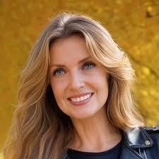 Amelia Mateo's Instagram, Twitter & Facebook