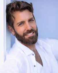 Is there any north Cornwall actors with a self tape set up free tomorrow  evening? I'm Bude based and my usual reader isn't available nor is my set  up. Would need 2-3