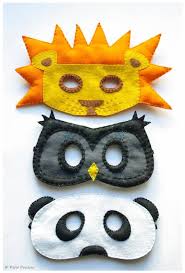 Mais bien sûre des masques avec des assiettes en carton. Mardi Gras Plein D Idees Diy De Masques Nounou Assure