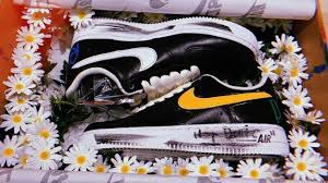 He is the brain of bigbang's hit songs 'lie', 'last farewell', 'day b. Diburu Penggemar Harga Jual Sepatu Nike Kreasi G Dragon Tembus Rp 150 Juta