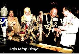 Yang amat mulia permaisuri siti aishah telah dilahirkan pada 18 november 1971 dan dibesarkan di kuala lumpur. Permaisuri Siti Aishah Wikipedia Worddisk