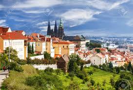 Google arts & culture incluye contenido de más de 2000 museos y archivos destacados que han colaborado con google cultural institute para conseguir que los tesoros del mundo estén disponibles online. Vista Sobre El Centro Historico De Praga Con Castillo Republica Checa Fotos Retratos Imagenes Y Fotografia De Archivo Libres De Derecho Image 74008526