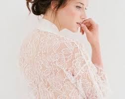 Kimono de novia de seda y encaje francés en color marfil; bata de novia de  encaje blanco con estampado floral; vestido de novia para luna de miel.