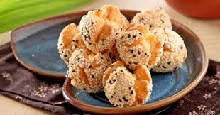 Namanya yang unik ini terinspirasi dari bentuk kue yang merekah lebar seperti orang yang sedang tertawa. Cara Membuat Onde Onde Ketawa Mini Yang Renyah Dan Gurih Resepumiku