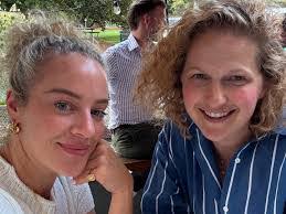 Tania Dyer's Instagram, Twitter & Facebook