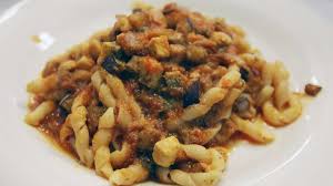 Pasta al forno alla siciliana. Pasta Con Sugo Di Pesce Spada E Melanzane Un Primo Piatto Di Pesce Indimenticabile Wine Dharma