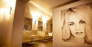 Ashley Gamble launches virtual reality salon tour