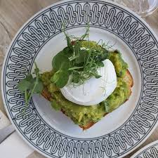 Türkiye'nin değerli şefleri tarafından hazırlanan pastalarını christofle servisler ve hermes tabaklarda özel ve şık bir sunum ile servis eden kandilli pastanesi'nin menüsünde yer alan özel tatlar lezzetleri ile iştahları açarken. Muge Akgun Istanbul Un Gidilecek Semtleri De Kesfedilecek ÙÙŠØ³Ø¨ÙˆÙƒ