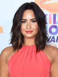 Demi lovato mit kurzen haaren und sidecut. Demi Lovato Mittel Kappenlos Remy Echthaar Perucken D4 Wwa1902019 305 Pro Wwa1902019