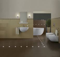 Kleine Spots Am Boden Als Fuhrende Lichter Bodenbelag Fur Badezimmer Badezimmer Braun Indirekte Beleuchtung