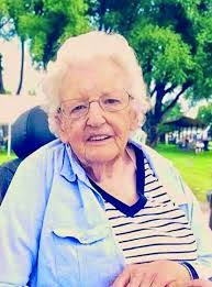 Edwina Brady's Instagram, Twitter & Facebook