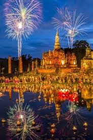 Everything You Need To Know About Loy Krathong Thailand S Magical Festival Of Lights Thailand Festivals Festival Lights Thailand Art
