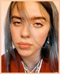 Стала популярна и известна в 2016 году после выхода дебютного синга «ocean eyes». Billi Ajlish Obvinili V Plagiate Risunkov Dlya Kollekcii Odezhdy Buro