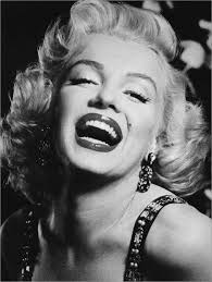 Canvas is supplied hand stretched and ready to hang. Marilyn Monroe Lipstick Posters And Prints Posterlounge Ie