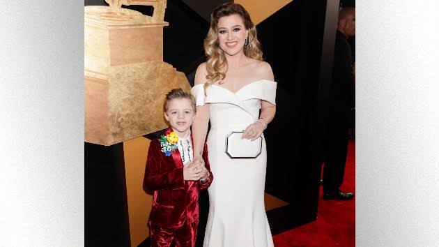 He did it his way: Watch Kelly Clarkson's 8-year-old son sing Frank Sinatra  – KS95 94.5