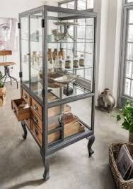 Prasentations Vitrine Mit Glasaufbau Mit 2 Glasturen Legends Vitrine Haus Deko Glastur